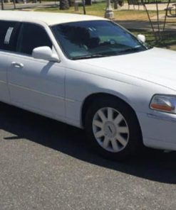 Lincoln Town Car 2 blanche