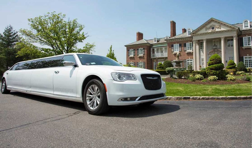 Location limousine Belfort Chrysler 300C blanche